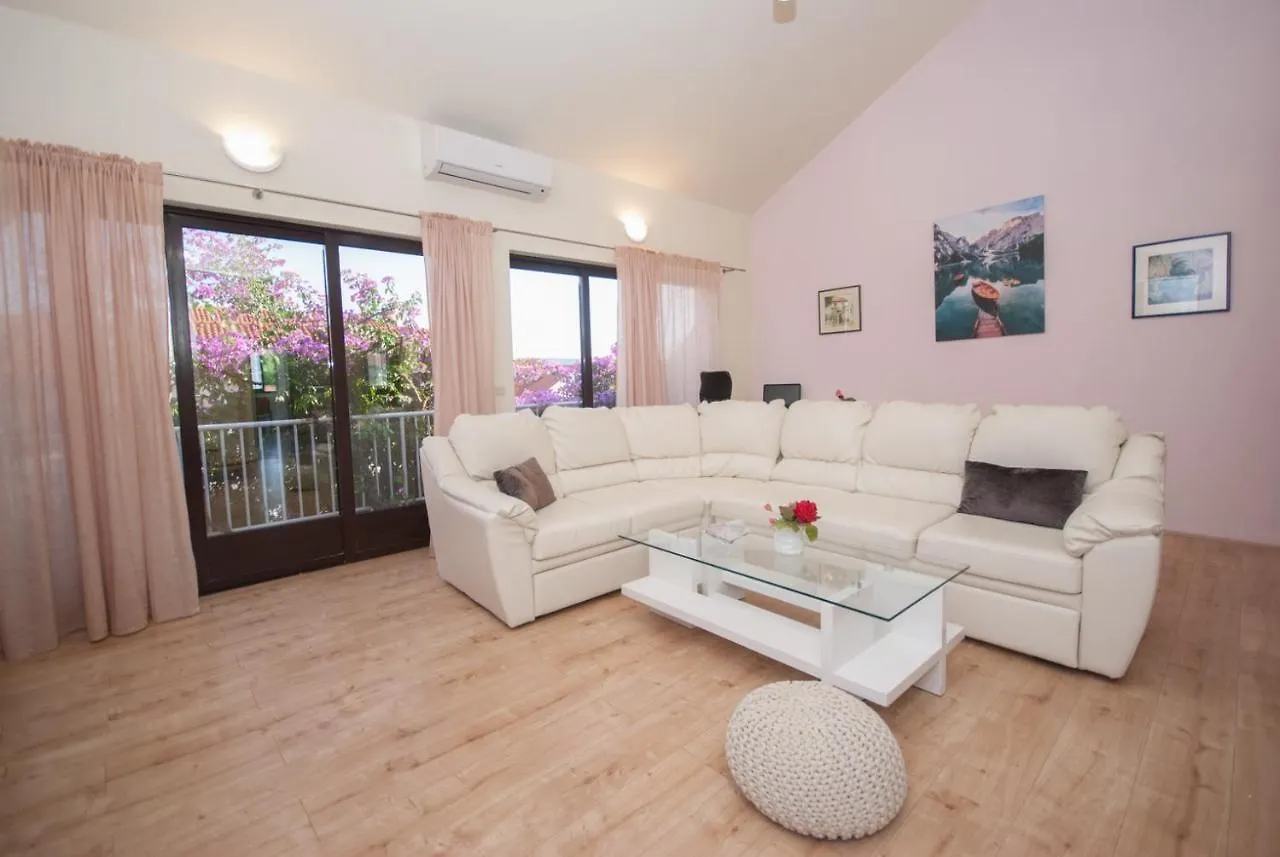 Apartments St. Lucia Kastela