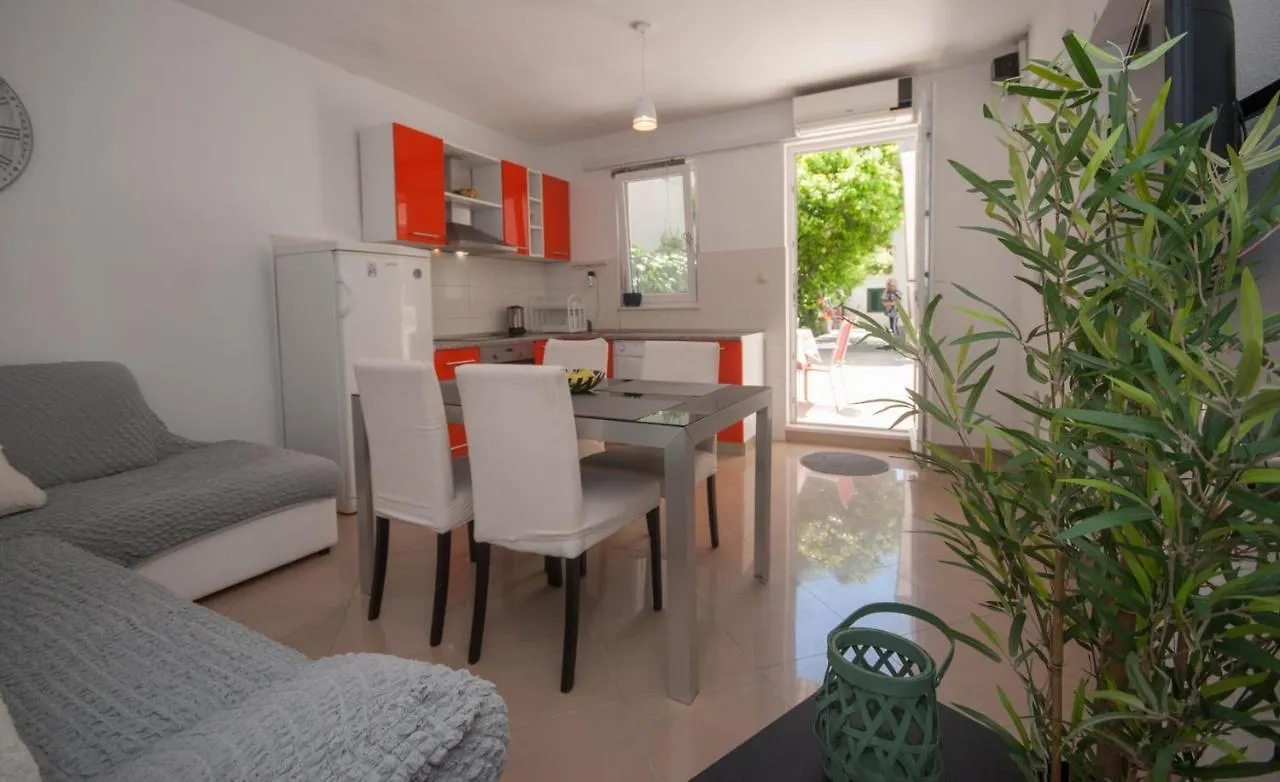 Apartments St. Lucia Kastela 0*,