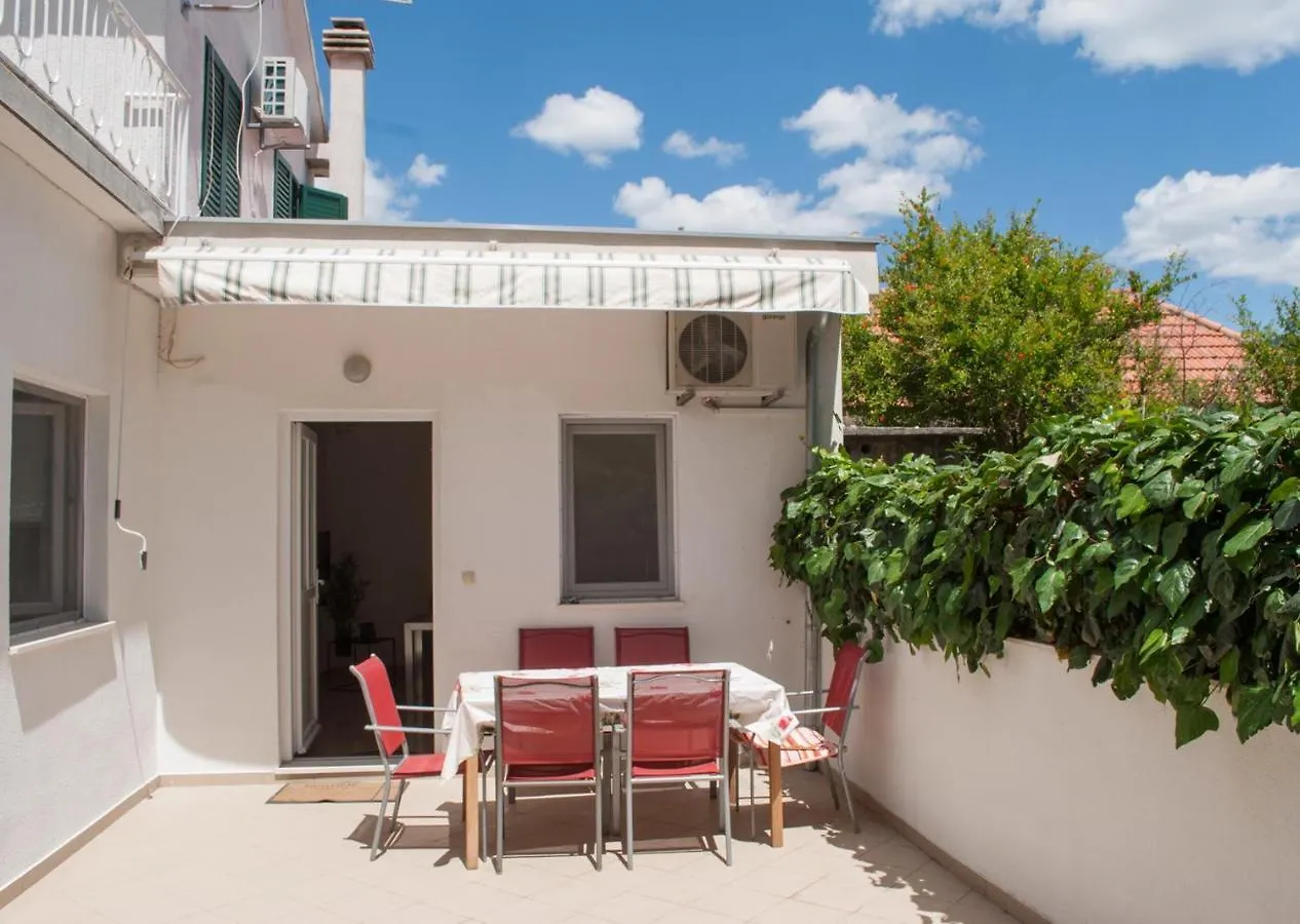 Apartments St. Lucia Kastela