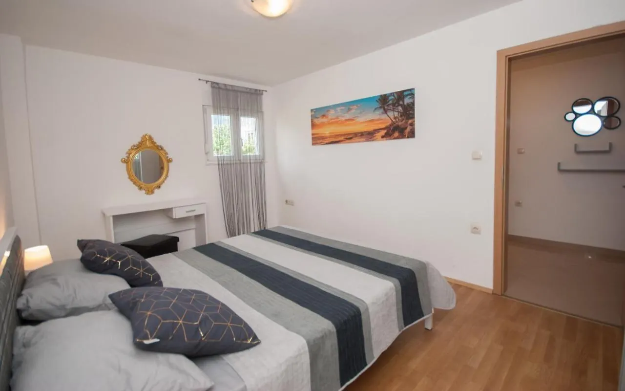 Apartments St. Lucia Kastela Croatia