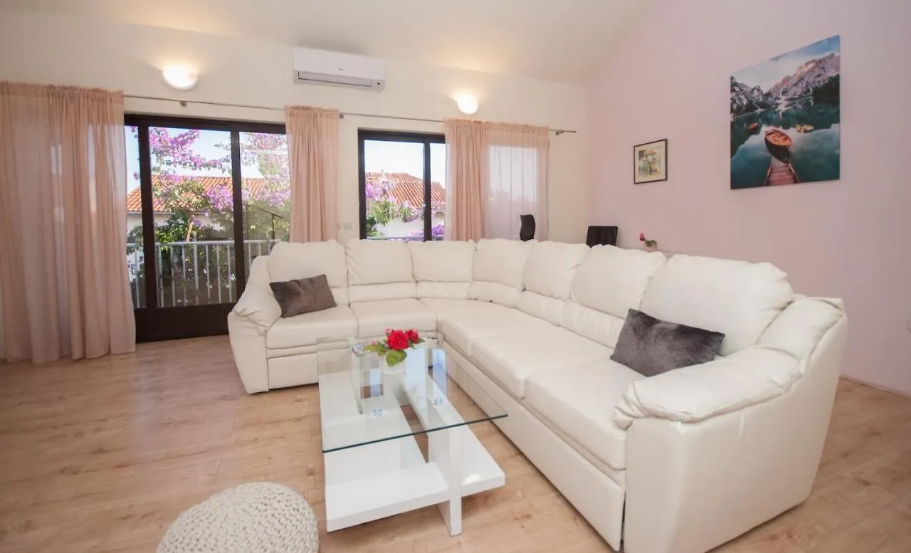 Apartments St. Lucia Kastela Croatia