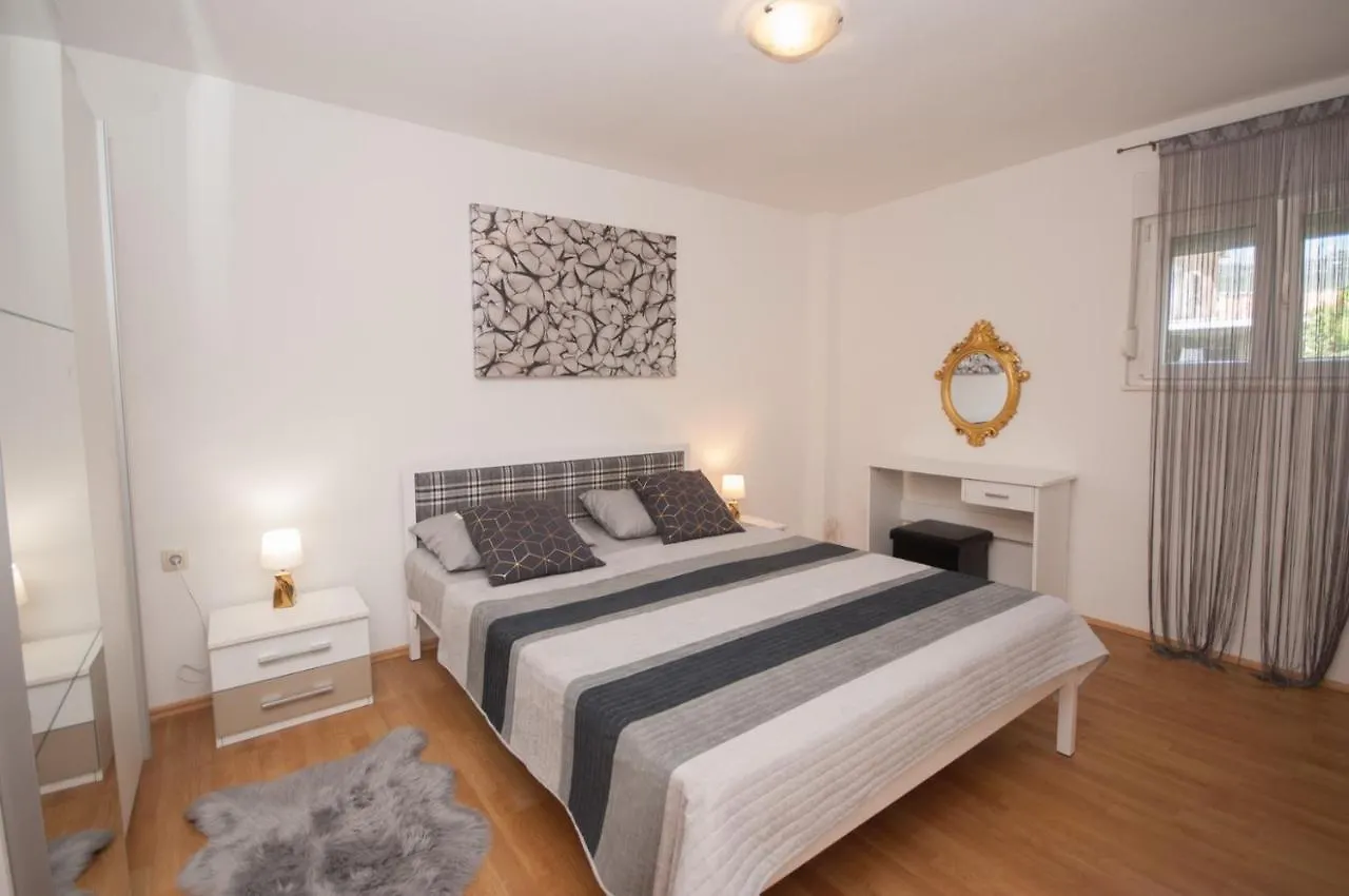 Apartments St. Lucia Kastela 0*,