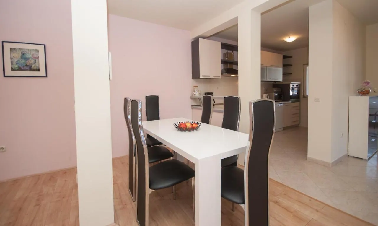 Apartments St. Lucia Kastela Croatia