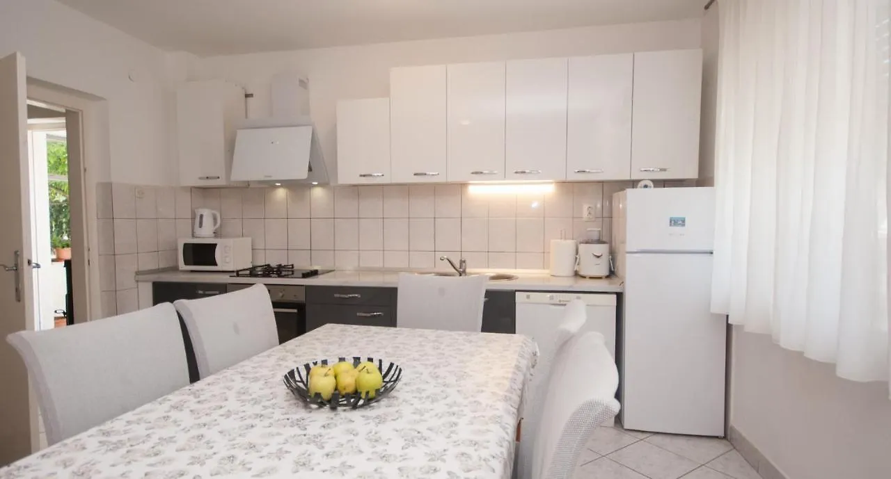 Apartments St. Lucia Kastela