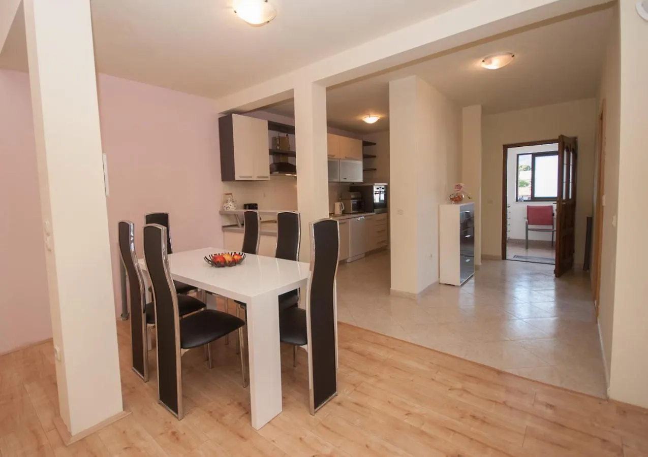 Apartments St. Lucia Kastela