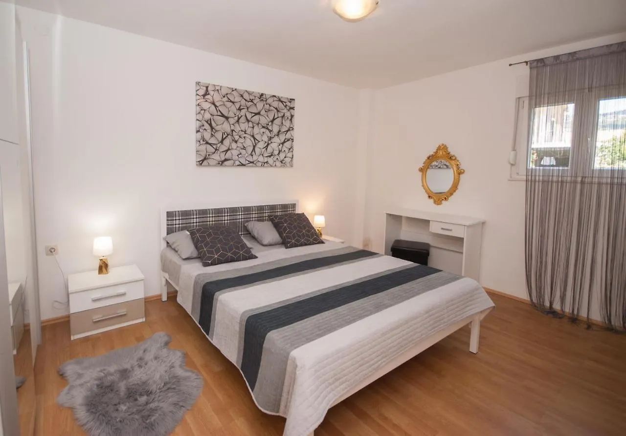 Apartments St. Lucia Kastela 0*,