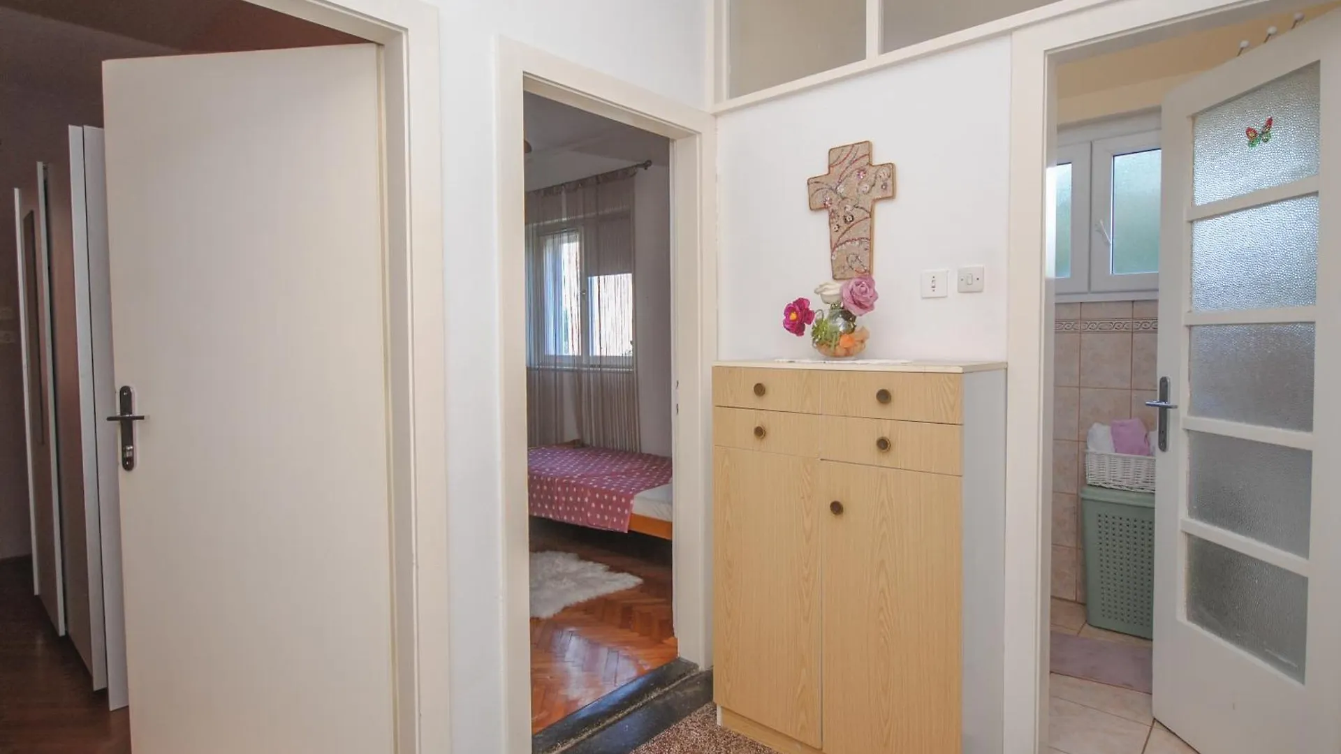 Apartments St. Lucia contacts